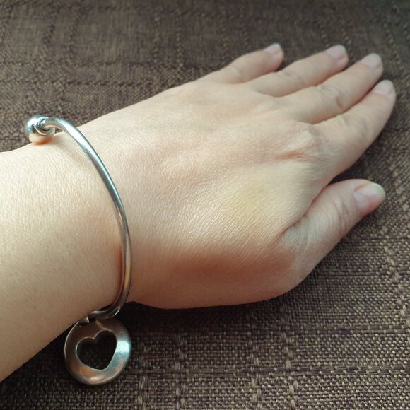 Stunning Vintage Solid 925 Sterling Silver Big Heart Charm Cuff Bangle Bracelet - Picture 11 of 14
